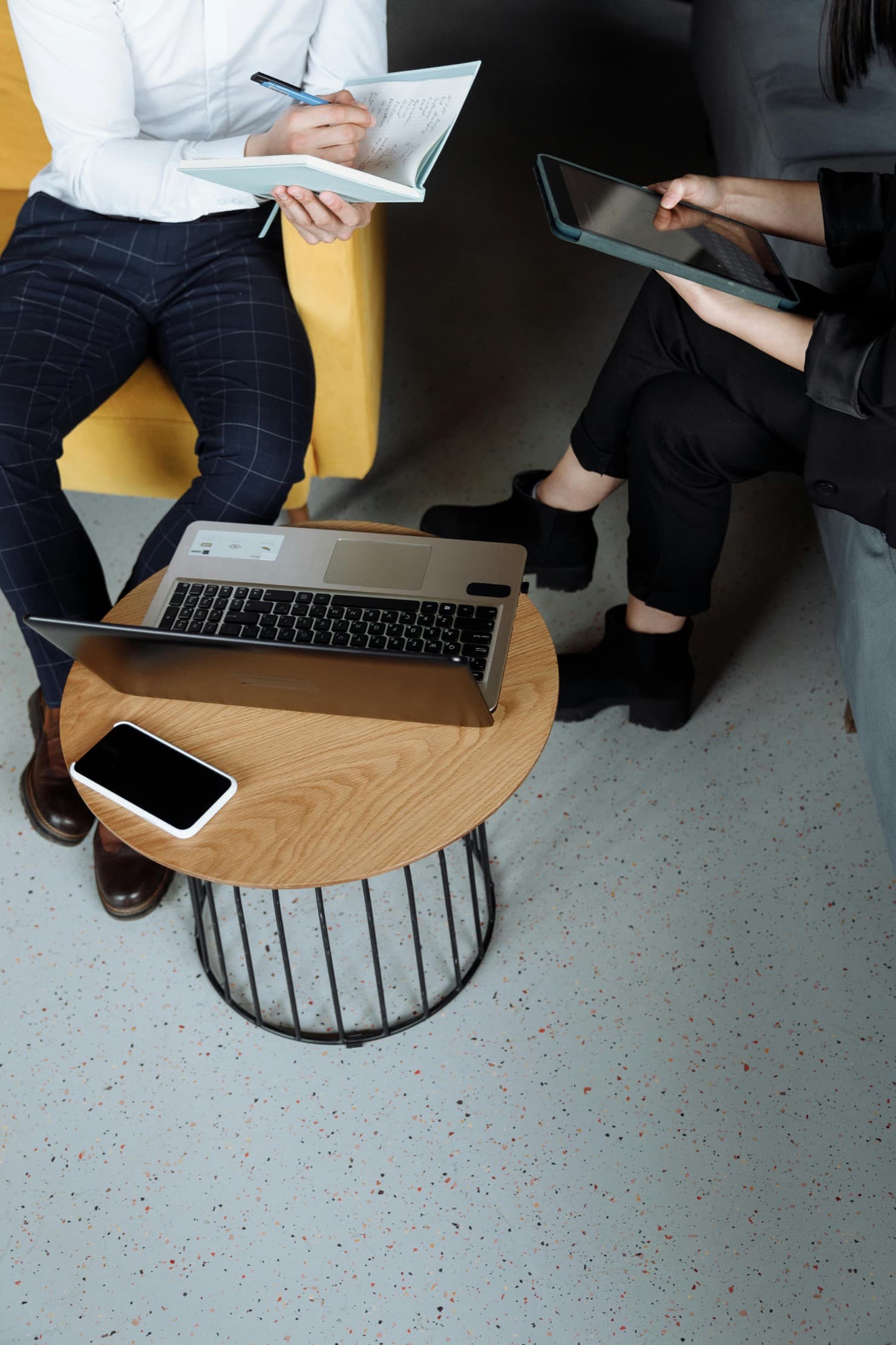 Dr. Rebecca Belvederesi-Kochs im Studio