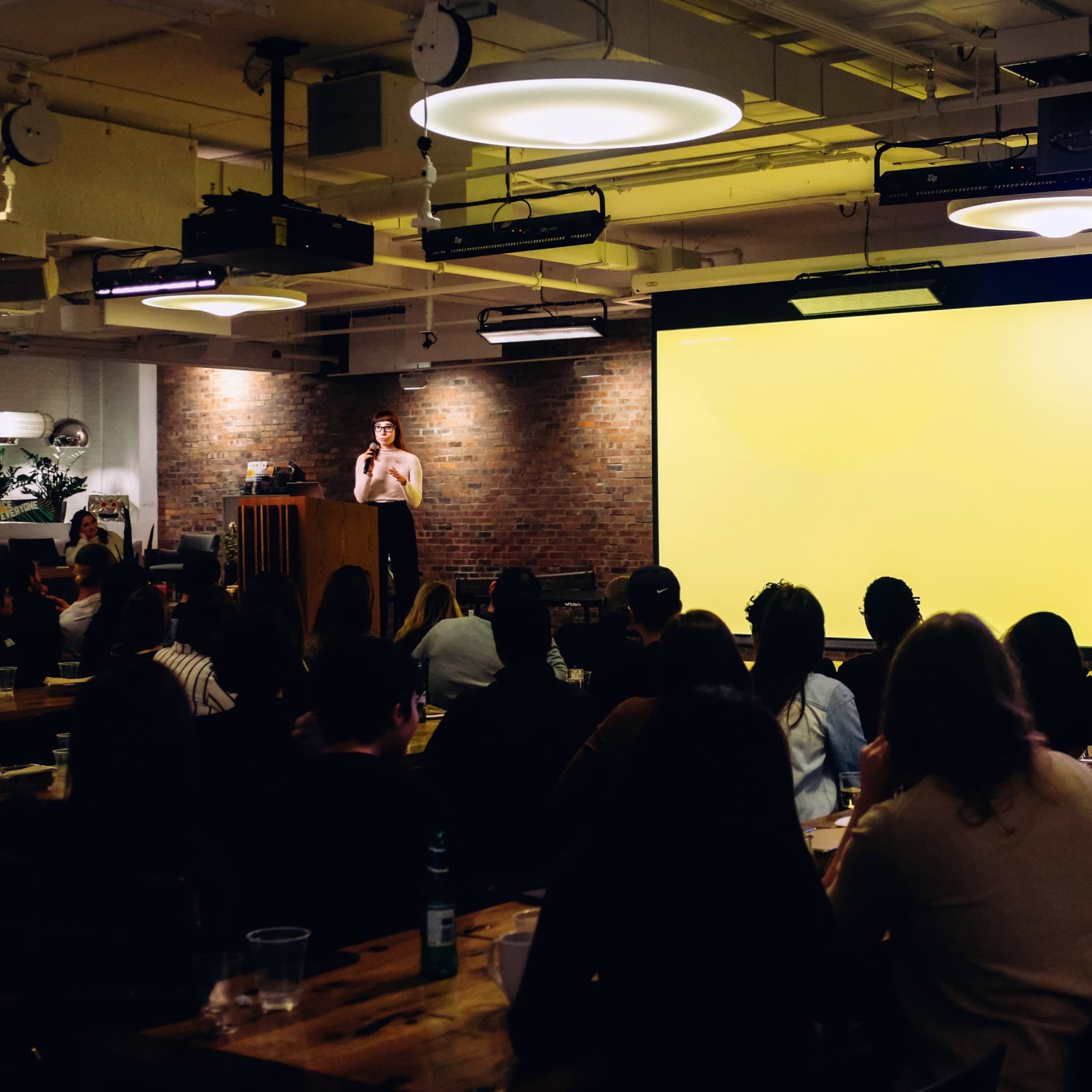 Dr. Rebecca Belvederesi-Kochs for keynotes and in-house formats